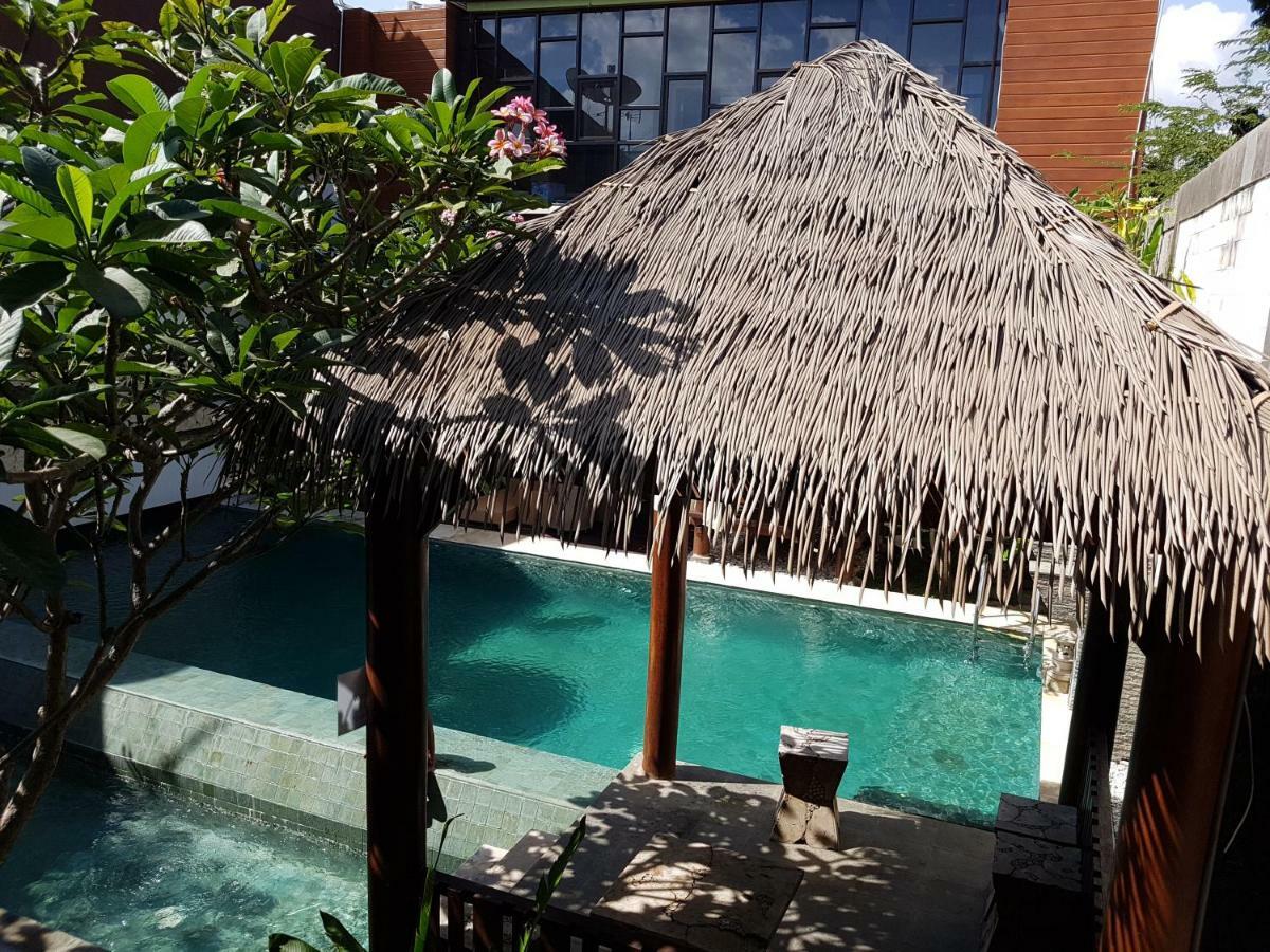 Narisha Guesthouse Kupang  Buitenkant foto
